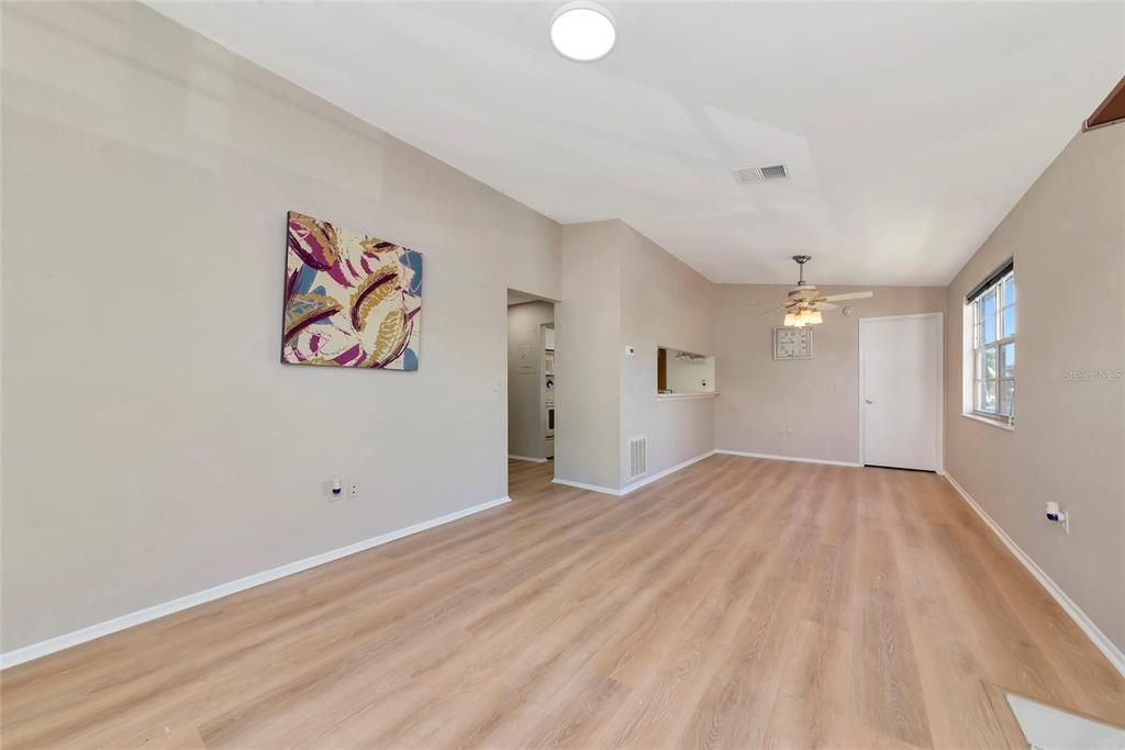 На продажу: $155,000 (2 спален, 2 ванн, 912 Квадратных фут)