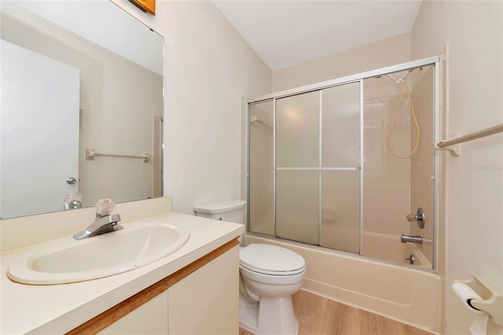 На продажу: $155,000 (2 спален, 2 ванн, 912 Квадратных фут)