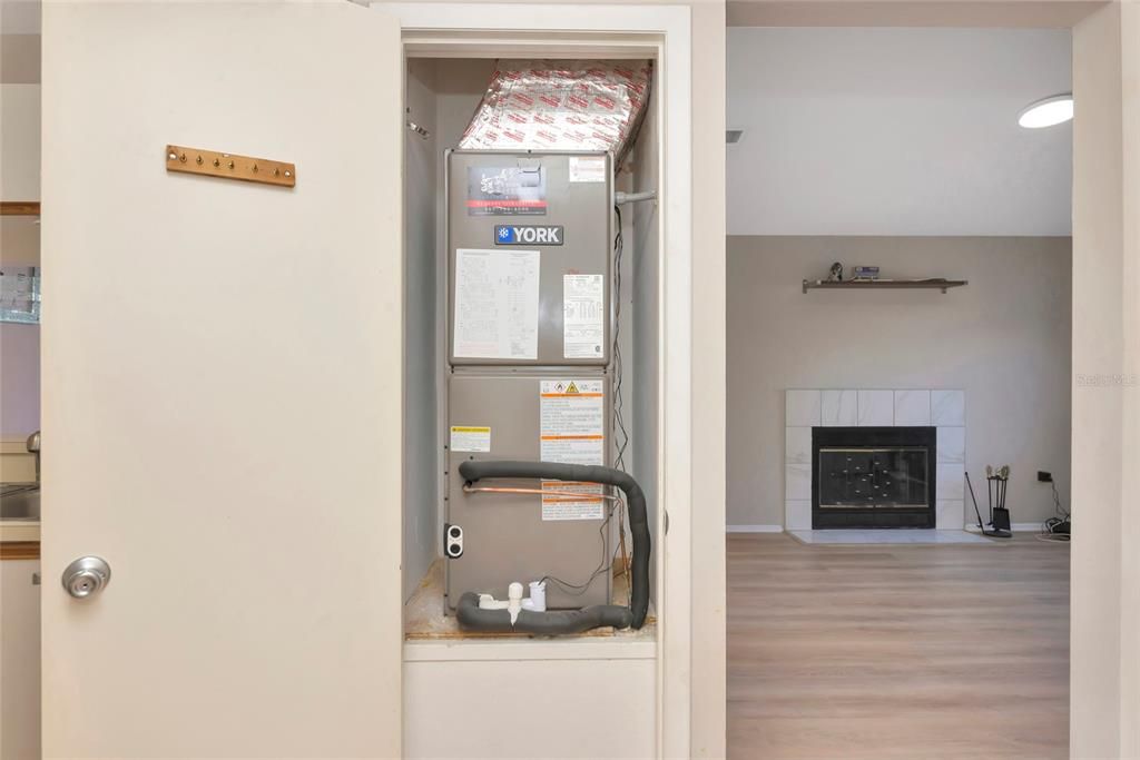 На продажу: $155,000 (2 спален, 2 ванн, 912 Квадратных фут)