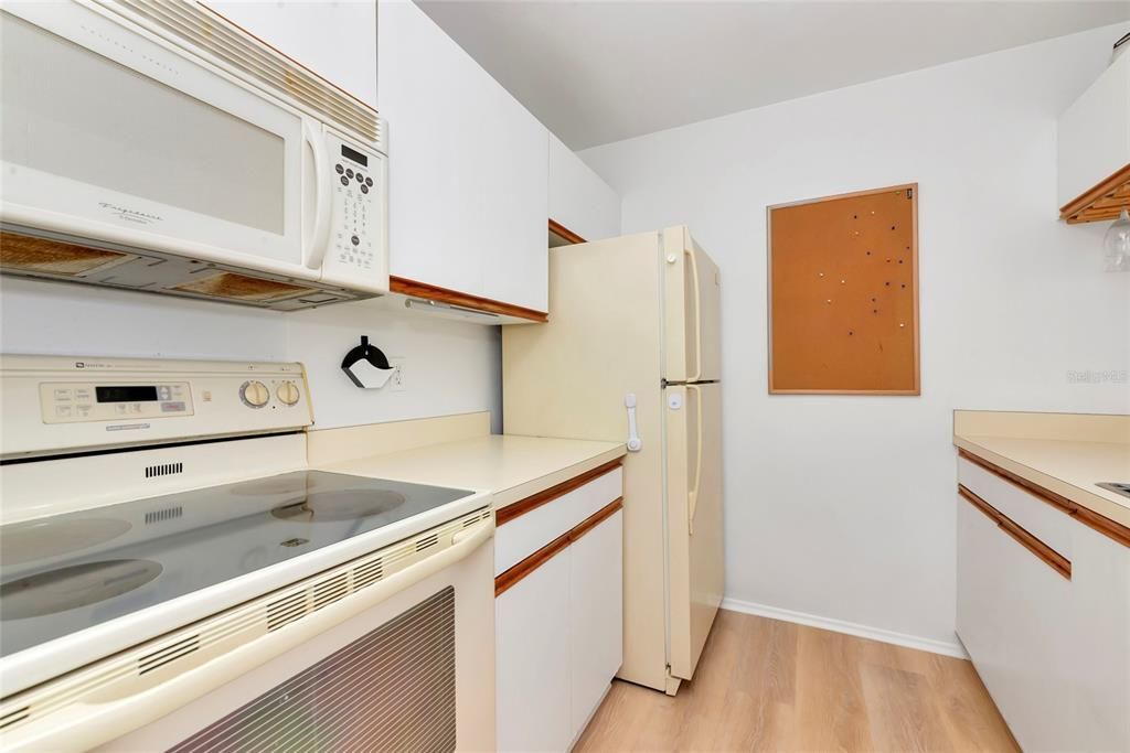 На продажу: $155,000 (2 спален, 2 ванн, 912 Квадратных фут)