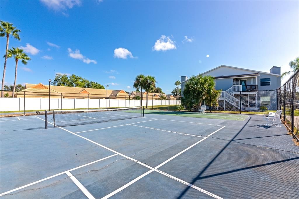 На продажу: $155,000 (2 спален, 2 ванн, 912 Квадратных фут)