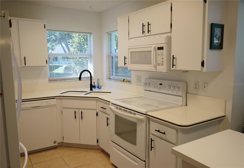 For Sale: $212,000 (2 beds, 2 baths, 1277 Square Feet)