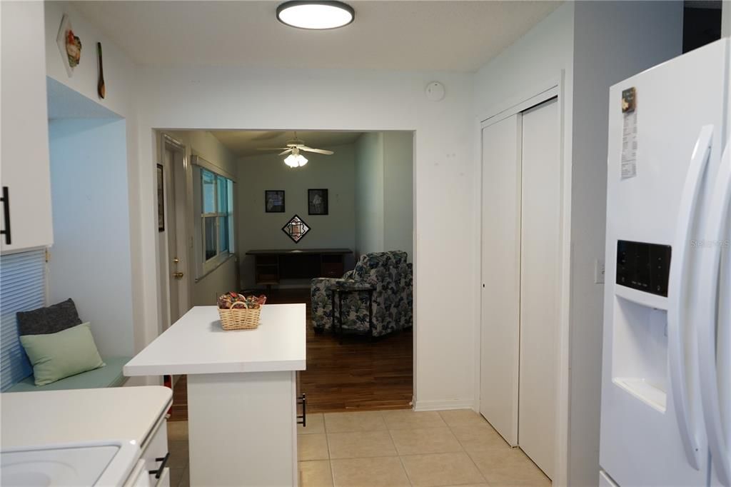 For Sale: $212,000 (2 beds, 2 baths, 1277 Square Feet)