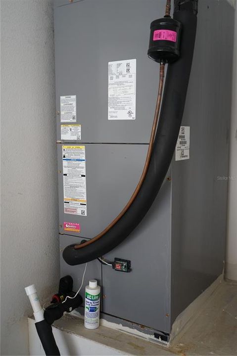 For Sale: $212,000 (2 beds, 2 baths, 1277 Square Feet)