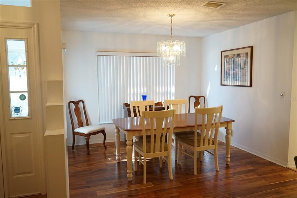 For Sale: $212,000 (2 beds, 2 baths, 1277 Square Feet)