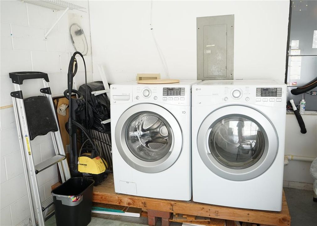 For Sale: $212,000 (2 beds, 2 baths, 1277 Square Feet)