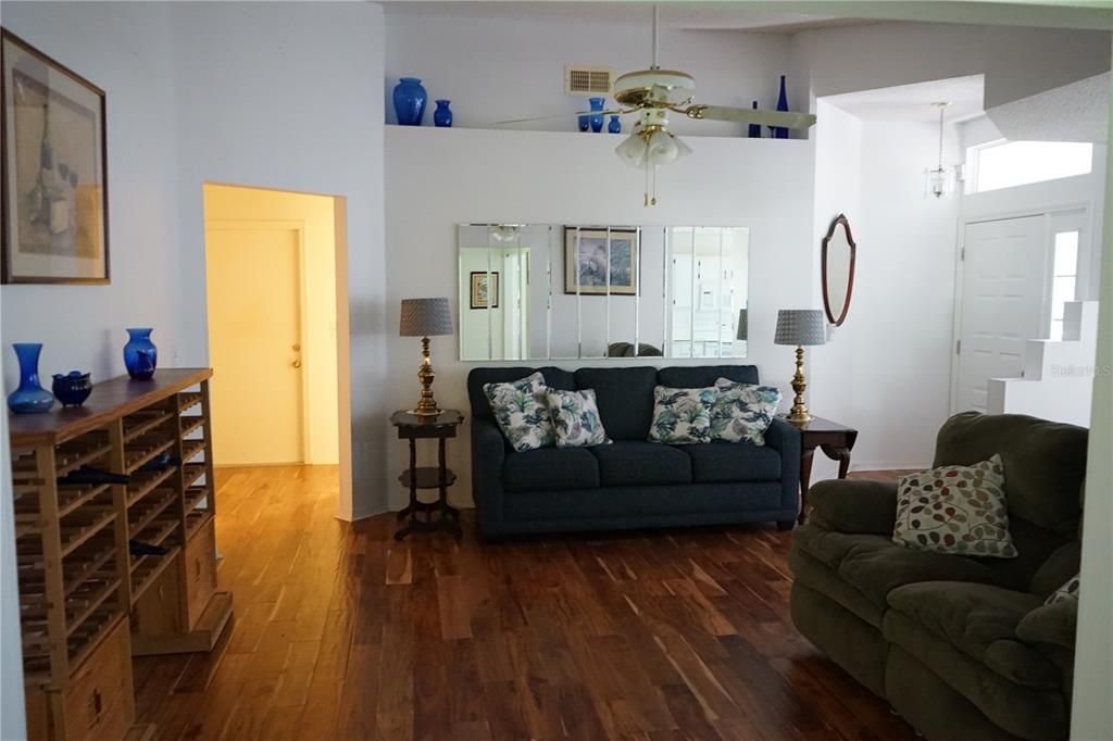 For Sale: $212,000 (2 beds, 2 baths, 1277 Square Feet)