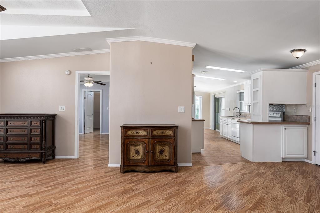 待售: $248,000 (3 贝兹, 2 浴室, 1566 平方英尺)