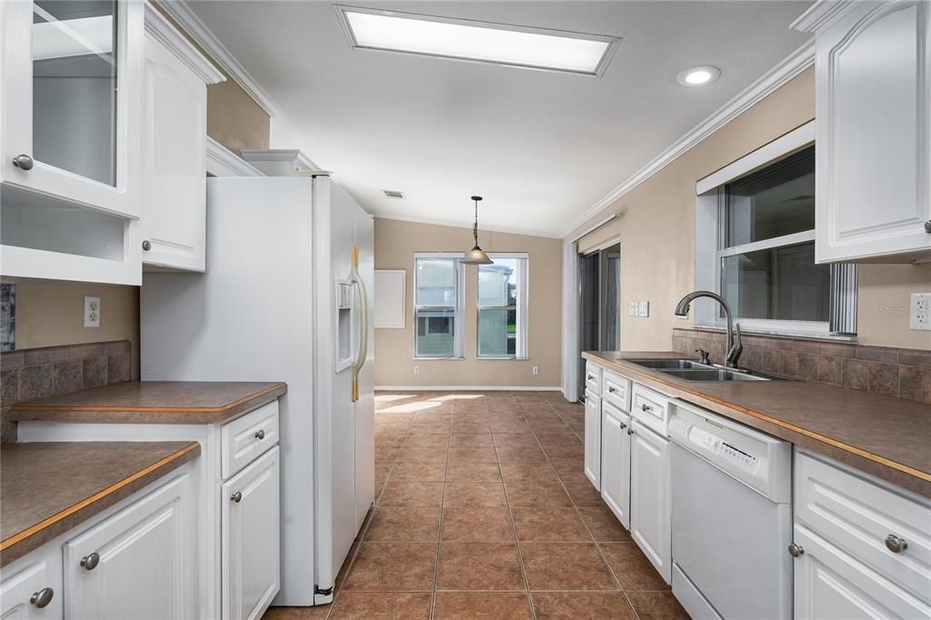 待售: $248,000 (3 贝兹, 2 浴室, 1566 平方英尺)