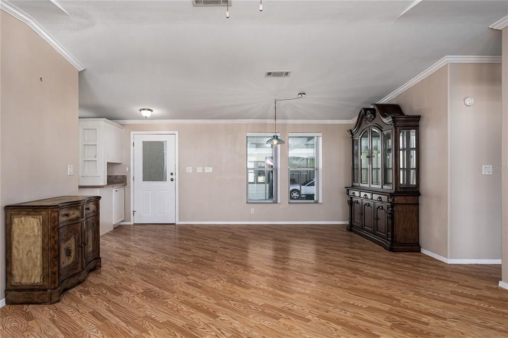 待售: $248,000 (3 贝兹, 2 浴室, 1566 平方英尺)