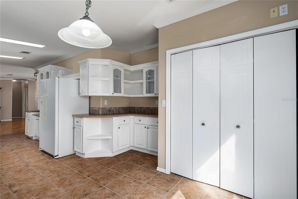 待售: $248,000 (3 贝兹, 2 浴室, 1566 平方英尺)