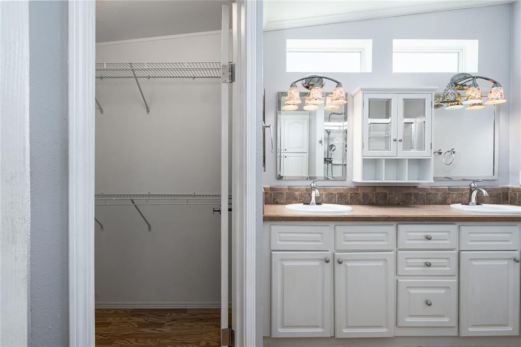 待售: $248,000 (3 贝兹, 2 浴室, 1566 平方英尺)