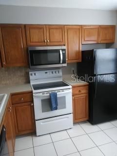 For Rent: $2,200 (2 beds, 2 baths, 805 Square Feet)