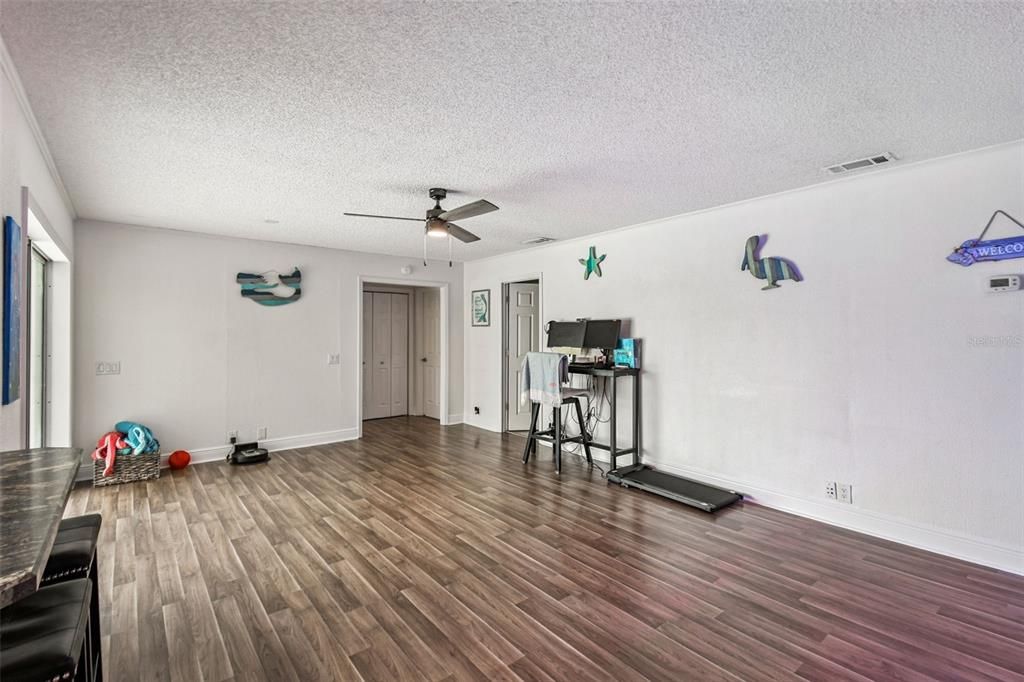 Active With Contract: $385,000 (3 beds, 2 baths, 1933 Square Feet)
