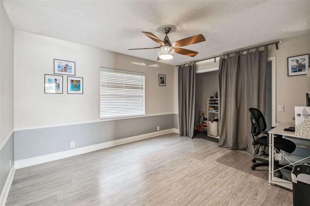 Active With Contract: $385,000 (3 beds, 2 baths, 1933 Square Feet)