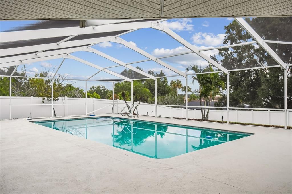 Active With Contract: $385,000 (3 beds, 2 baths, 1933 Square Feet)