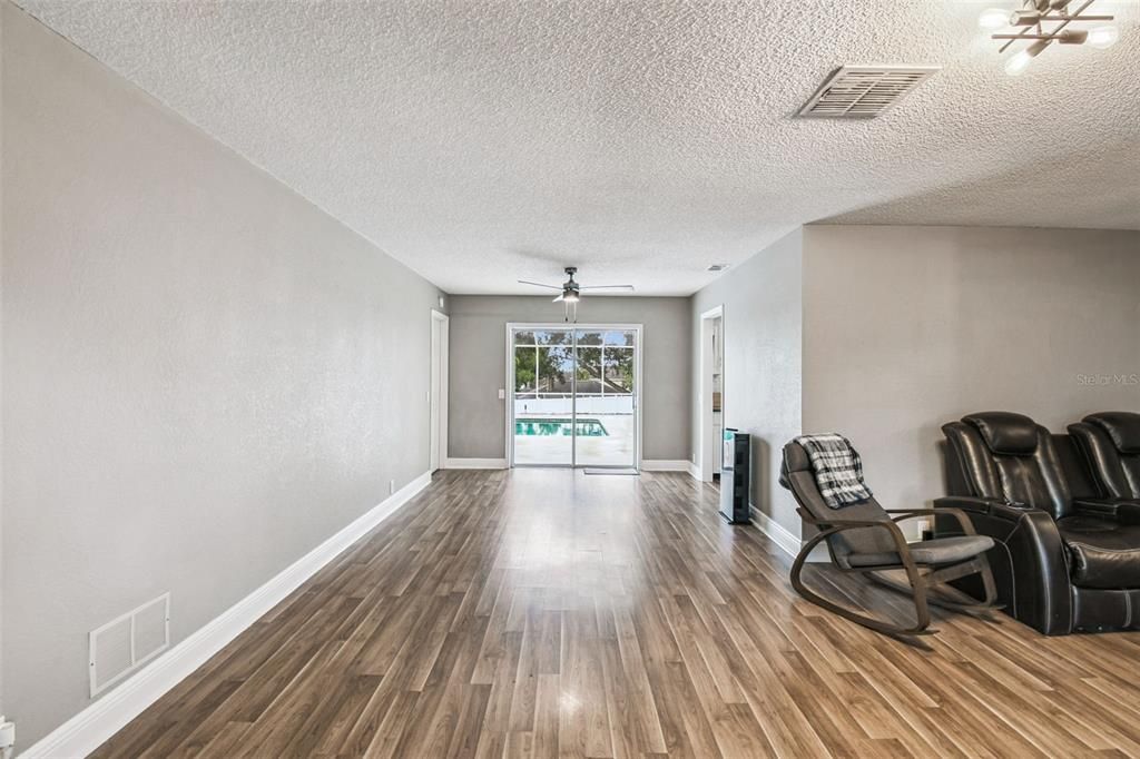 Active With Contract: $385,000 (3 beds, 2 baths, 1933 Square Feet)