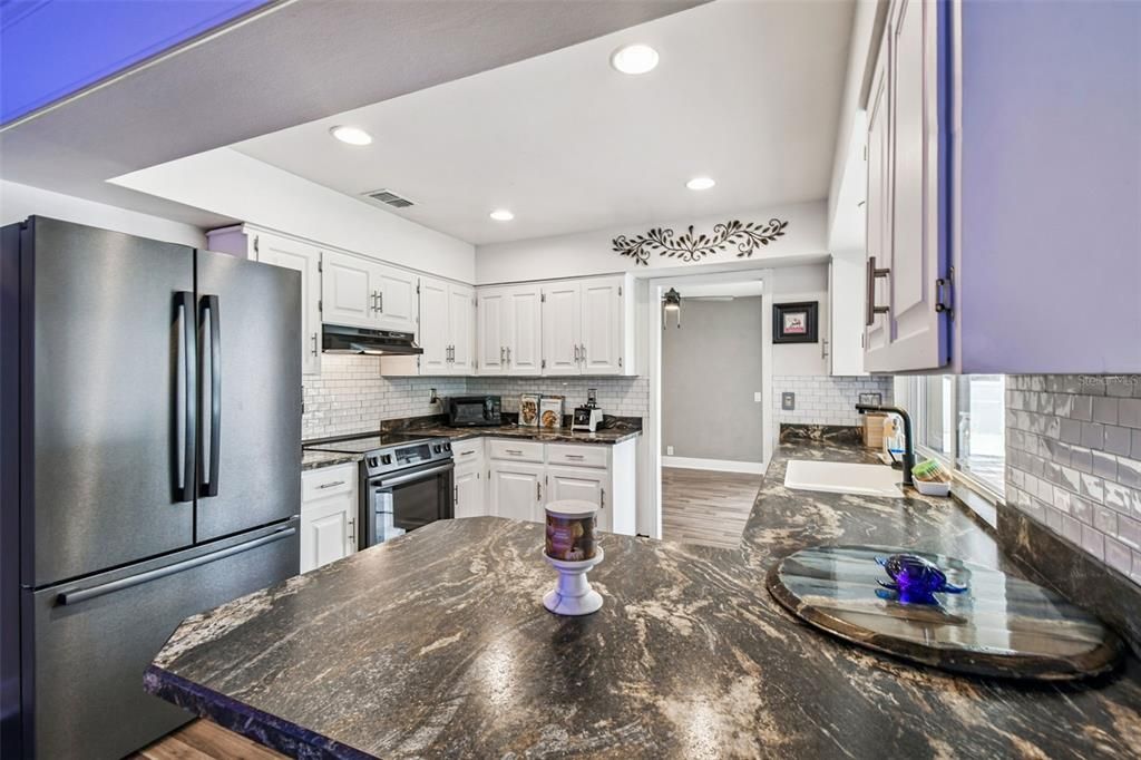 Active With Contract: $385,000 (3 beds, 2 baths, 1933 Square Feet)