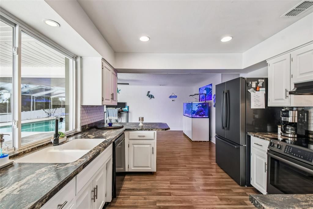 Active With Contract: $385,000 (3 beds, 2 baths, 1933 Square Feet)