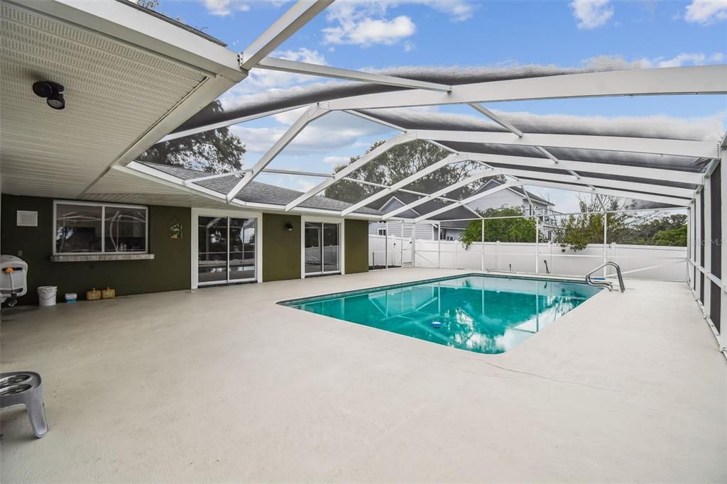 Active With Contract: $385,000 (3 beds, 2 baths, 1933 Square Feet)