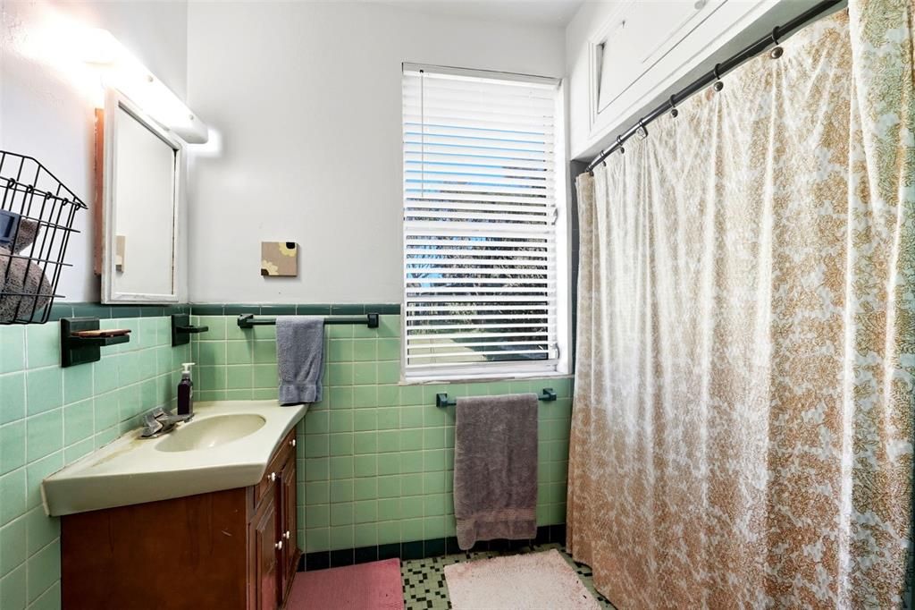 待售: $650,900 (3 贝兹, 1 浴室, 1728 平方英尺)