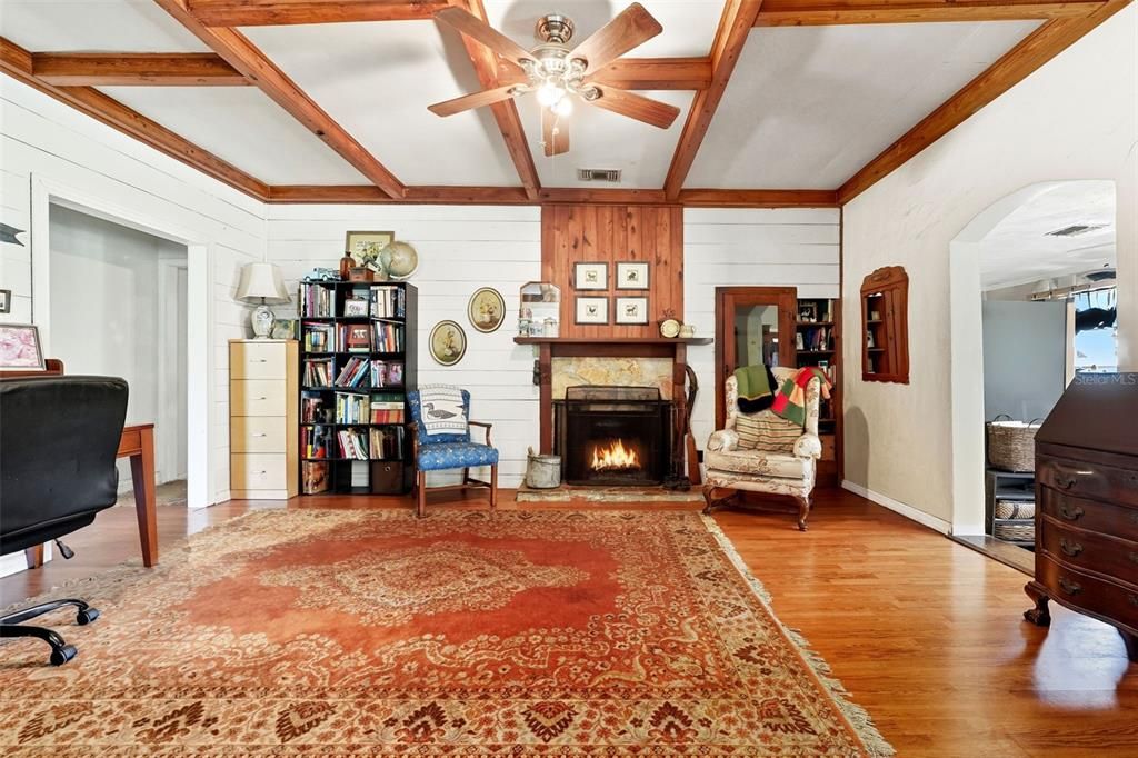 待售: $650,900 (3 贝兹, 1 浴室, 1728 平方英尺)