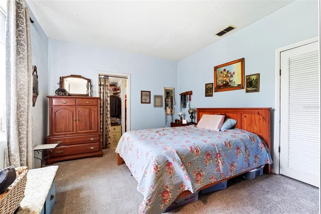 待售: $650,900 (3 贝兹, 1 浴室, 1728 平方英尺)