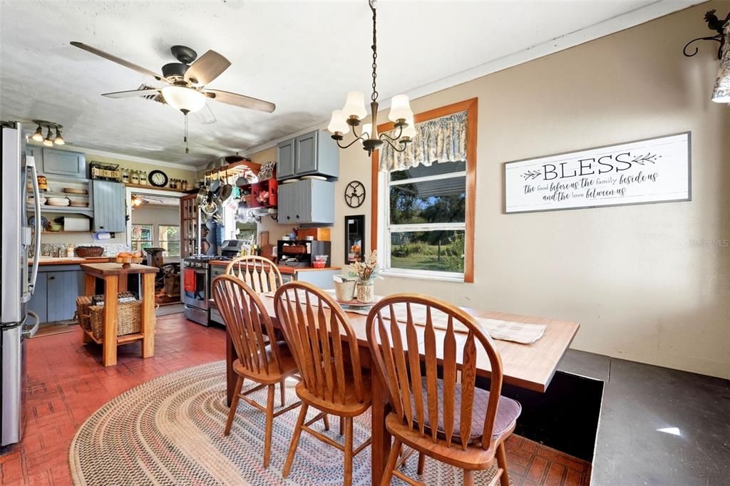 待售: $650,900 (3 贝兹, 1 浴室, 1728 平方英尺)