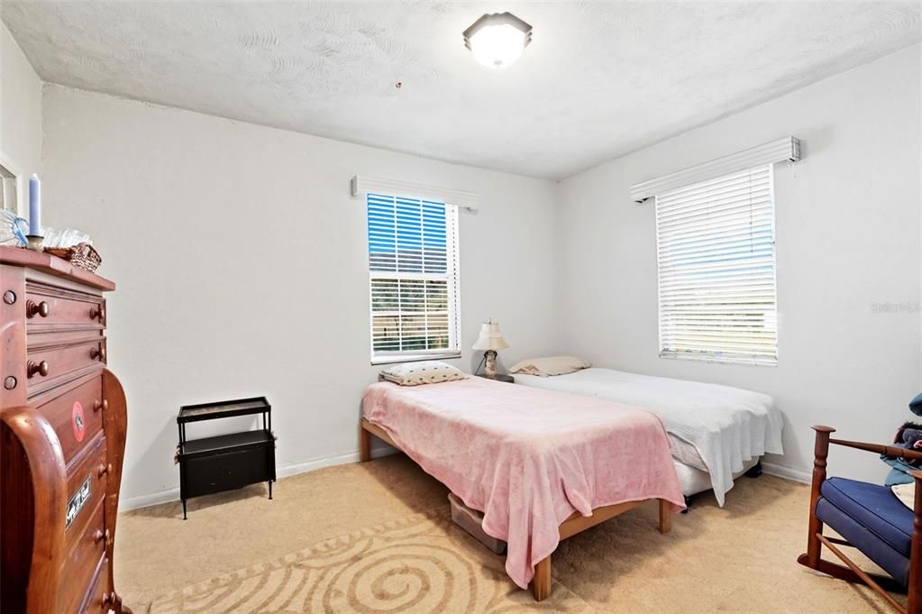 待售: $650,900 (3 贝兹, 1 浴室, 1728 平方英尺)