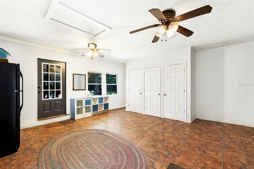 待售: $650,900 (3 贝兹, 1 浴室, 1728 平方英尺)