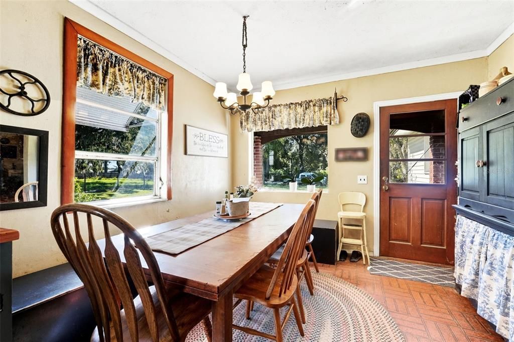 待售: $650,900 (3 贝兹, 1 浴室, 1728 平方英尺)