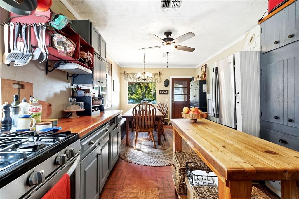 待售: $650,900 (3 贝兹, 1 浴室, 1728 平方英尺)