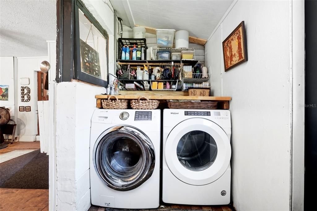 待售: $650,900 (3 贝兹, 1 浴室, 1728 平方英尺)