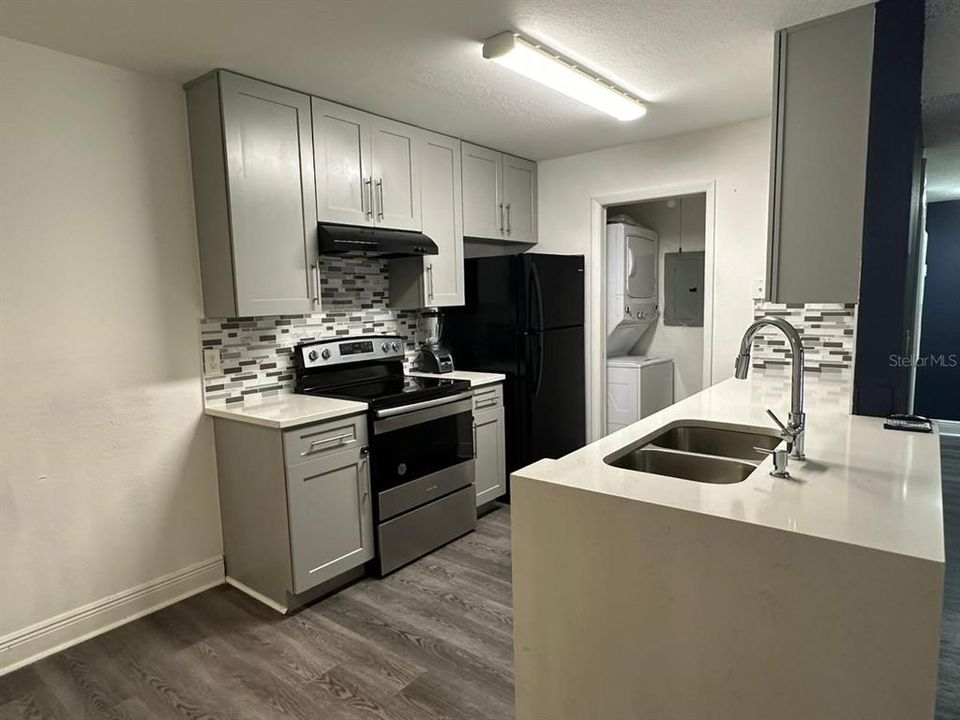 出租: $1,600 (2 贝兹, 1 浴室, 774 平方英尺)