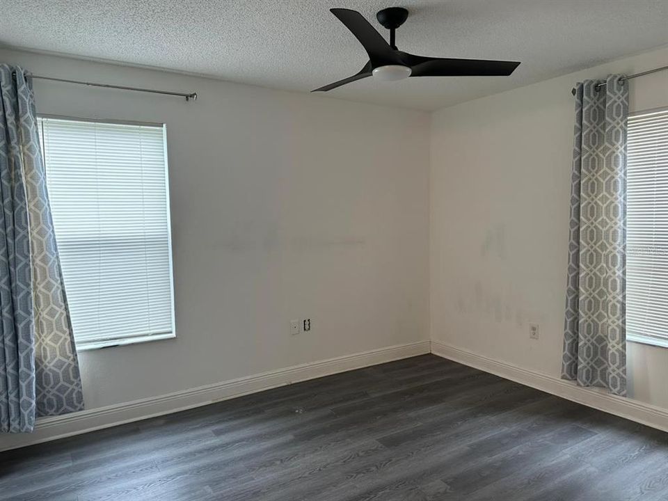 出租: $1,600 (2 贝兹, 1 浴室, 774 平方英尺)