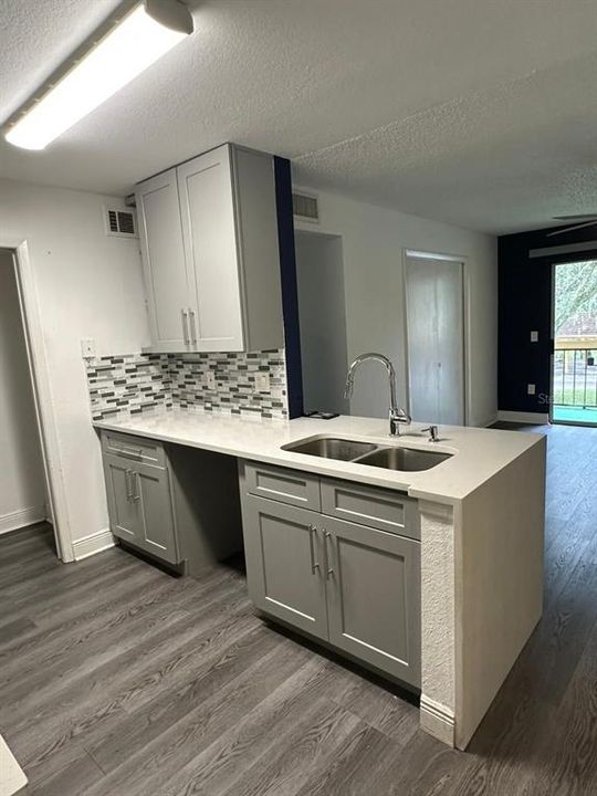 出租: $1,600 (2 贝兹, 1 浴室, 774 平方英尺)