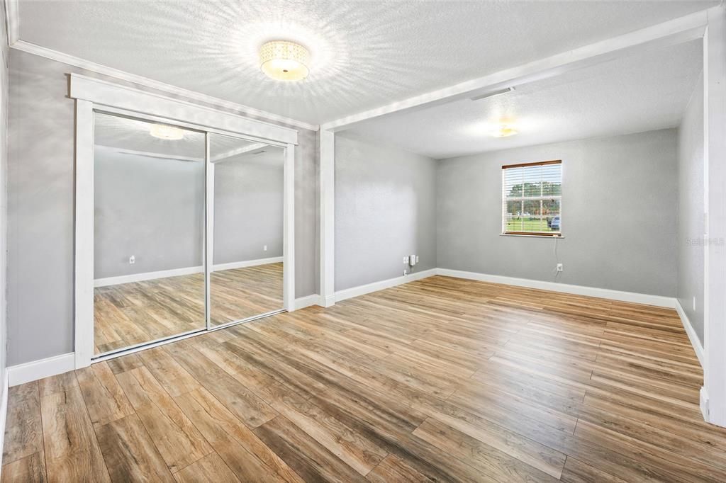 Active With Contract: $239,900 (3 beds, 2 baths, 1656 Square Feet)