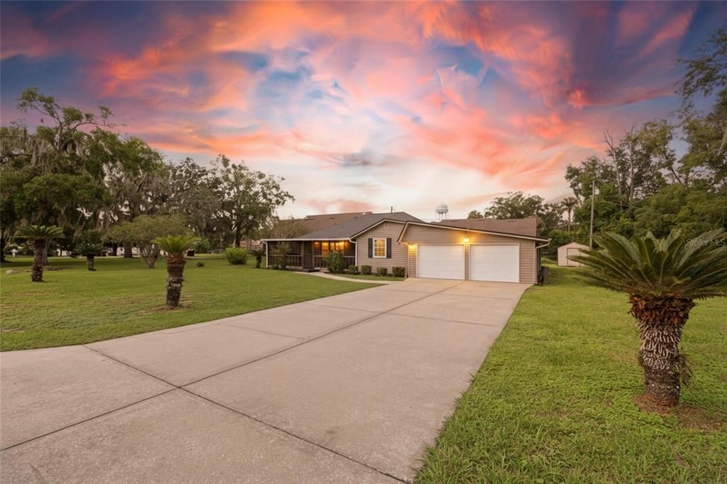 Active With Contract: $239,900 (3 beds, 2 baths, 1656 Square Feet)