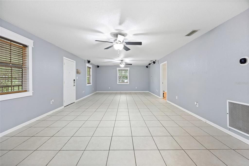 Active With Contract: $239,900 (3 beds, 2 baths, 1656 Square Feet)