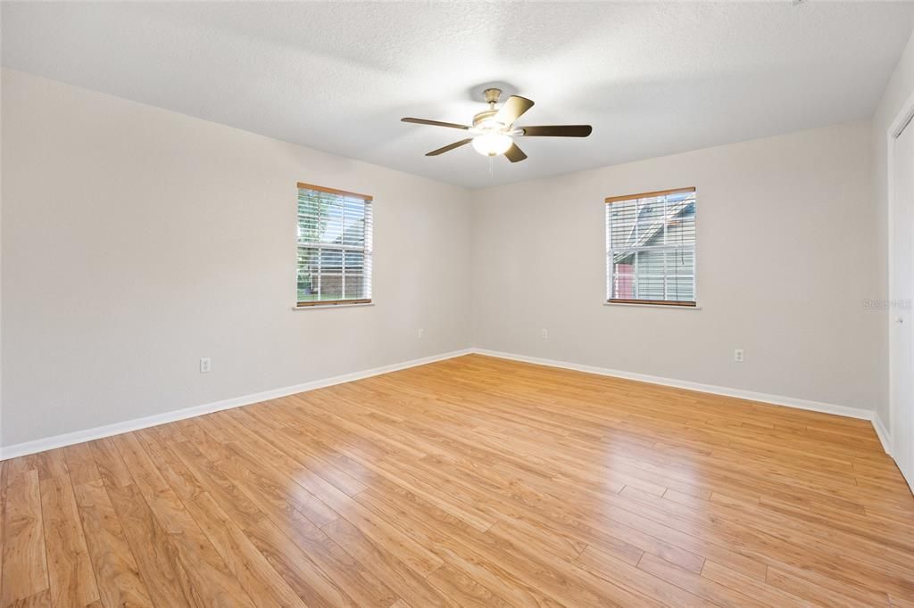 Active With Contract: $239,900 (3 beds, 2 baths, 1656 Square Feet)