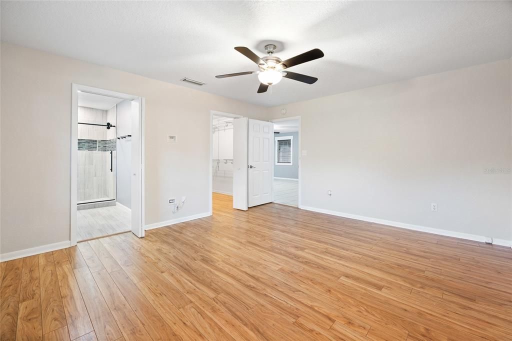 Active With Contract: $239,900 (3 beds, 2 baths, 1656 Square Feet)