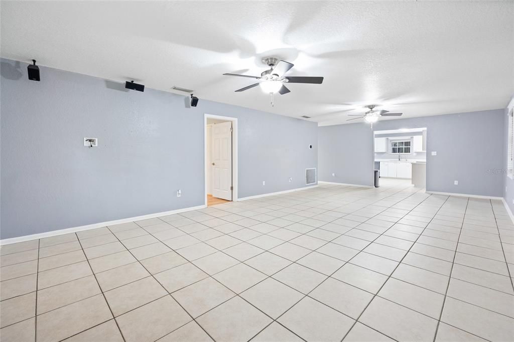 Active With Contract: $239,900 (3 beds, 2 baths, 1656 Square Feet)