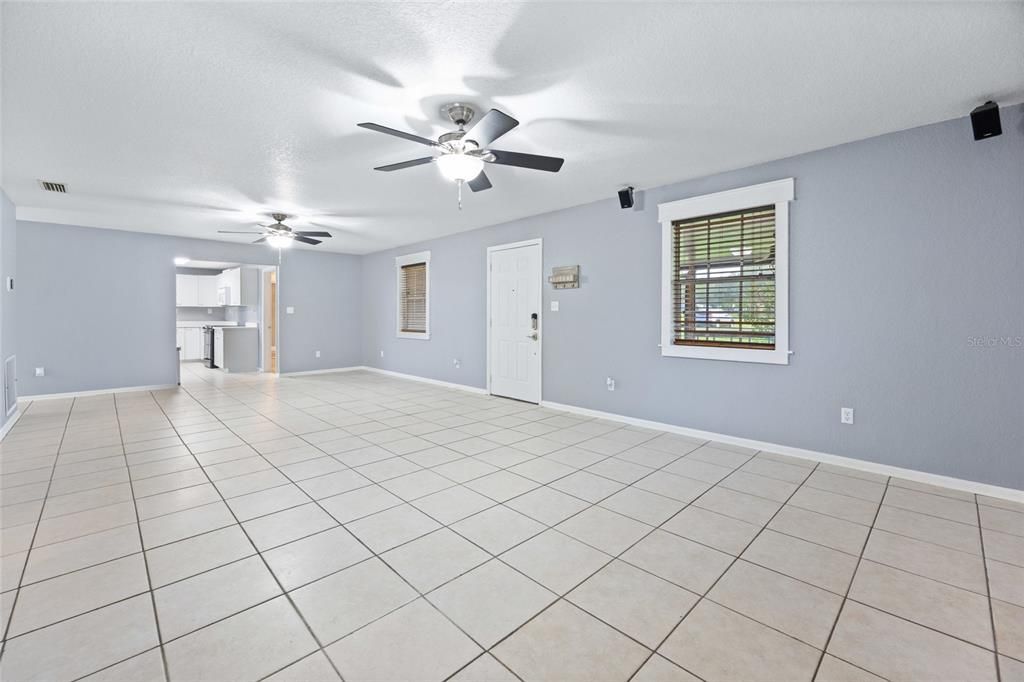 Active With Contract: $239,900 (3 beds, 2 baths, 1656 Square Feet)