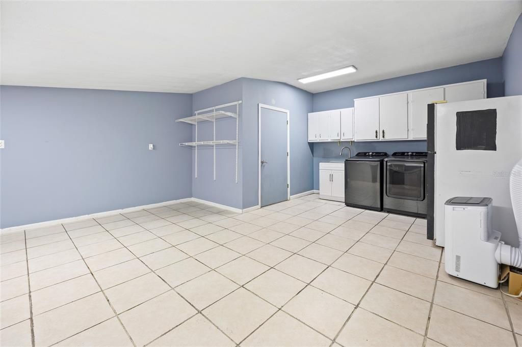 Active With Contract: $239,900 (3 beds, 2 baths, 1656 Square Feet)