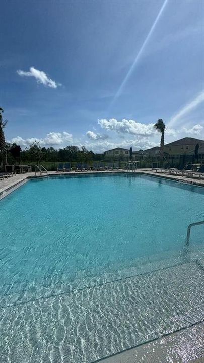 合同活跃: $2,300 (4 贝兹, 3 浴室, 1944 平方英尺)