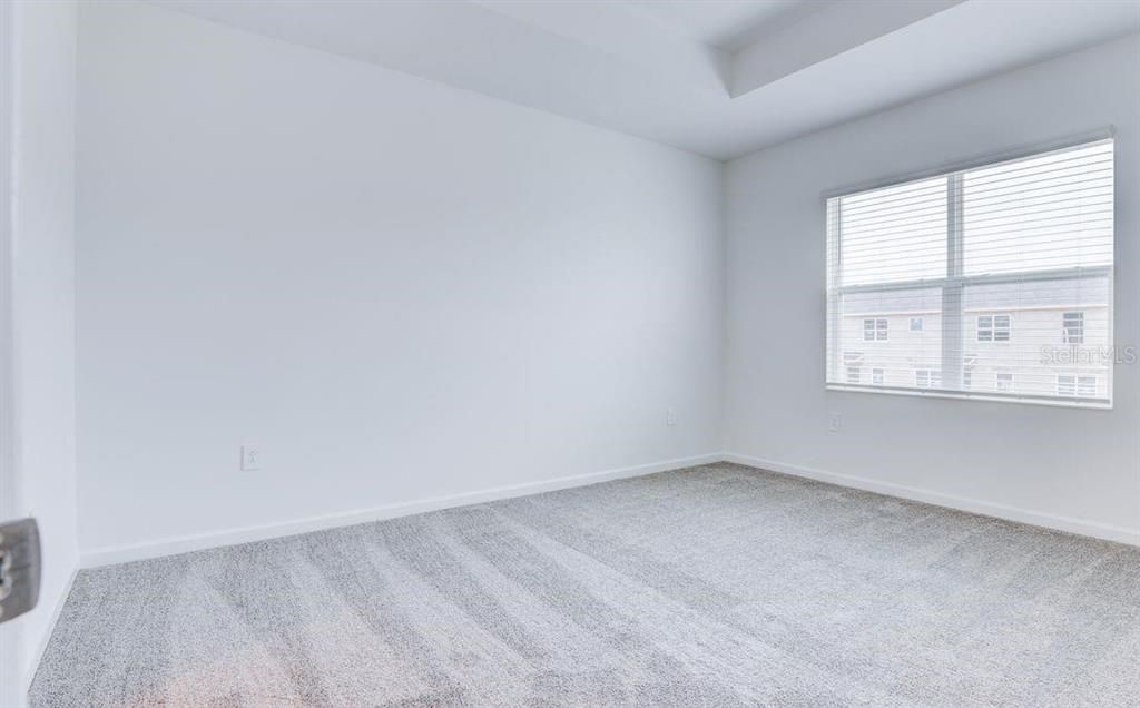 合同活跃: $2,300 (4 贝兹, 3 浴室, 1944 平方英尺)