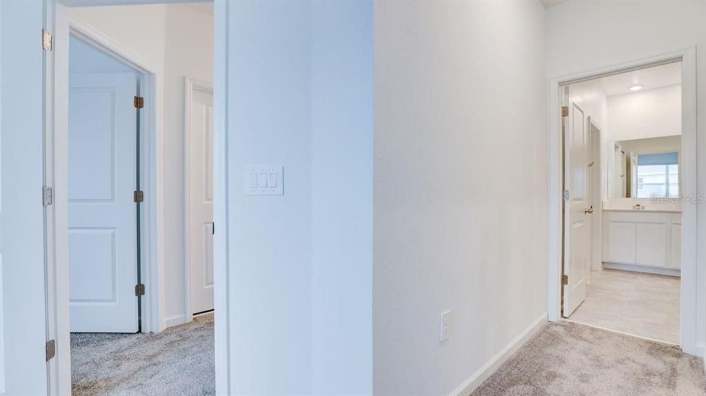 合同活跃: $2,300 (4 贝兹, 3 浴室, 1944 平方英尺)