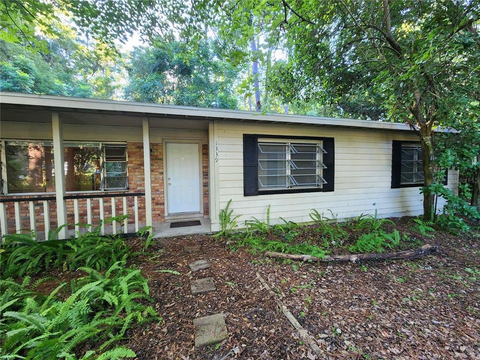 Recently Rented: $1,500 (3 beds, 2 baths, 1944 Square Feet)