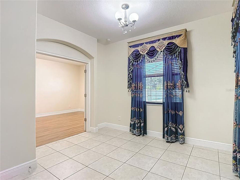 待售: $679,900 (5 贝兹, 3 浴室, 2584 平方英尺)