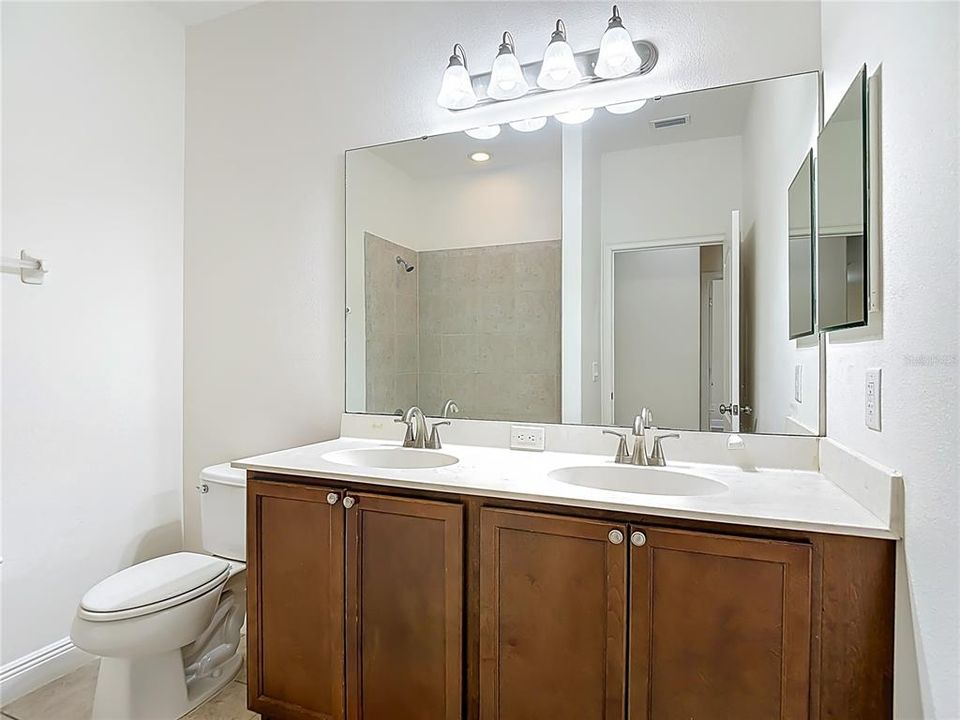 待售: $679,900 (5 贝兹, 3 浴室, 2584 平方英尺)